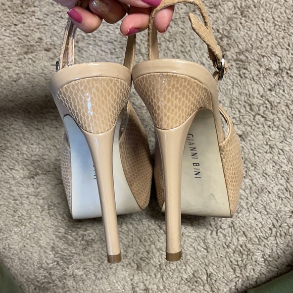 Gianni Bini Nude platform heels - Picture 4 of 5